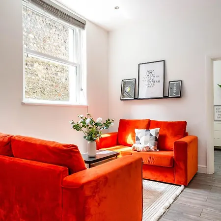 2 Bedroom House By Short Lets & Serviced Accommodation Brighton With Free Wifi & Terrace Exterior photo