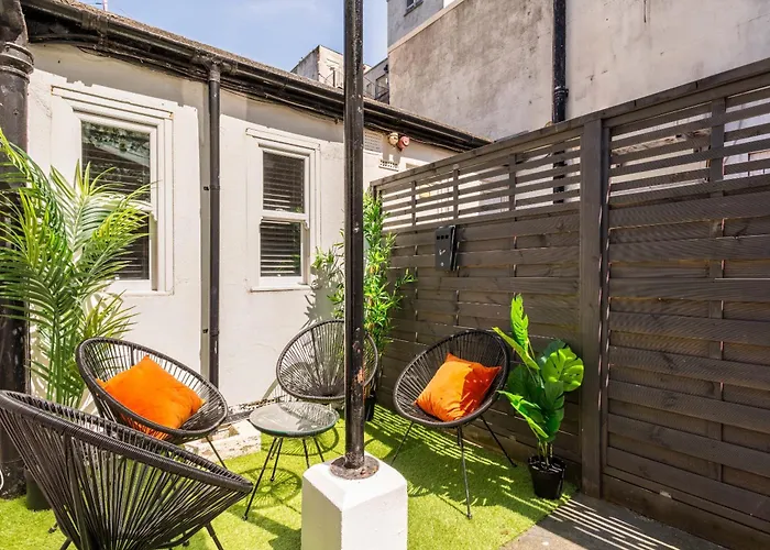 2 Bedroom House By Short Lets & Serviced Accommodation Brighton With Free Wifi & Terrace