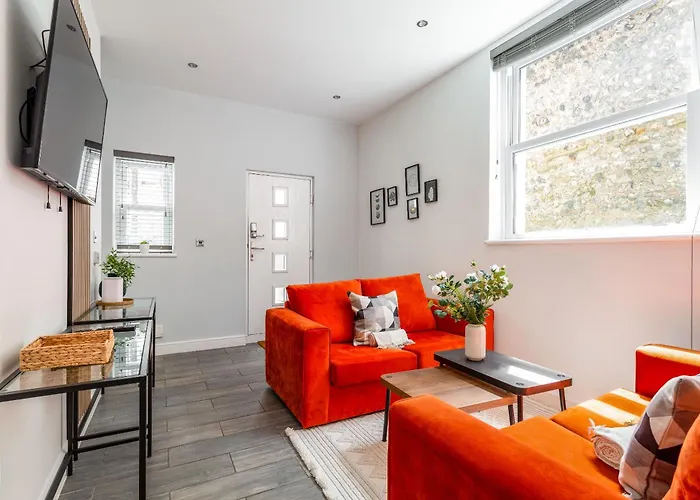2 Bedroom House By Short Lets & Serviced Accommodation Brighton With Free Wifi & Terrace