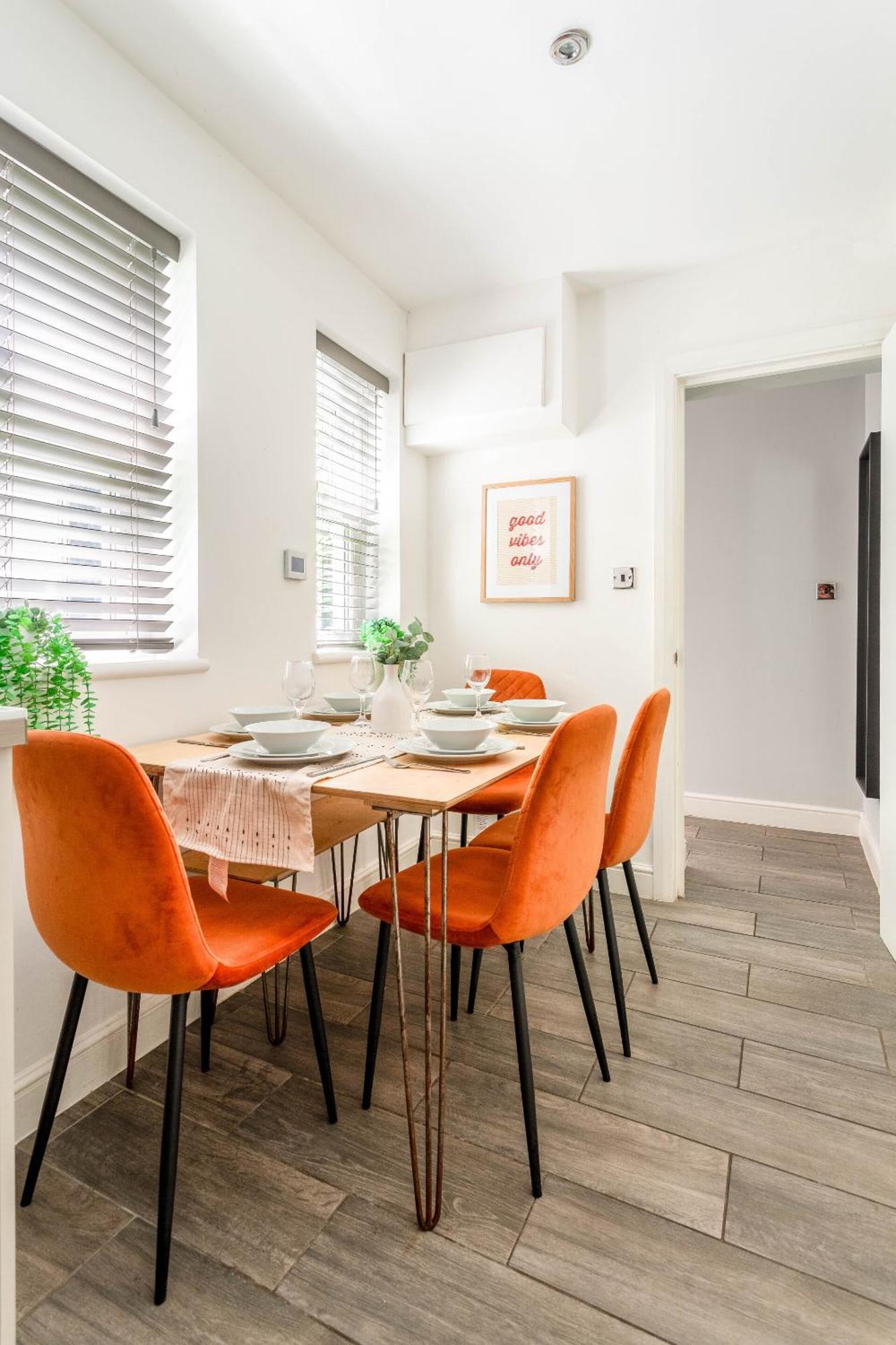 2 Bedroom House By Short Lets & Serviced With Free Wifi & Terrace Brighton