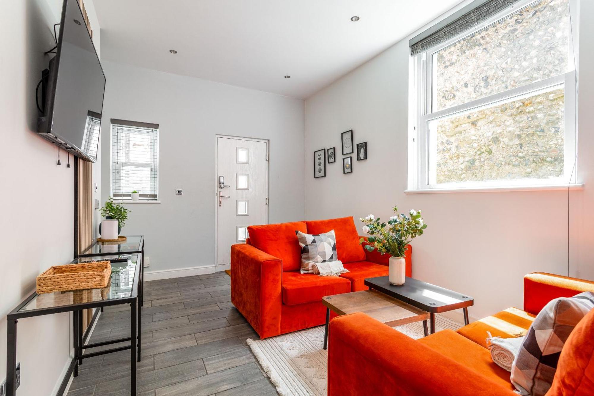 2 Bedroom House By Short Lets & Serviced With Free Wifi & Terrace * Brighton