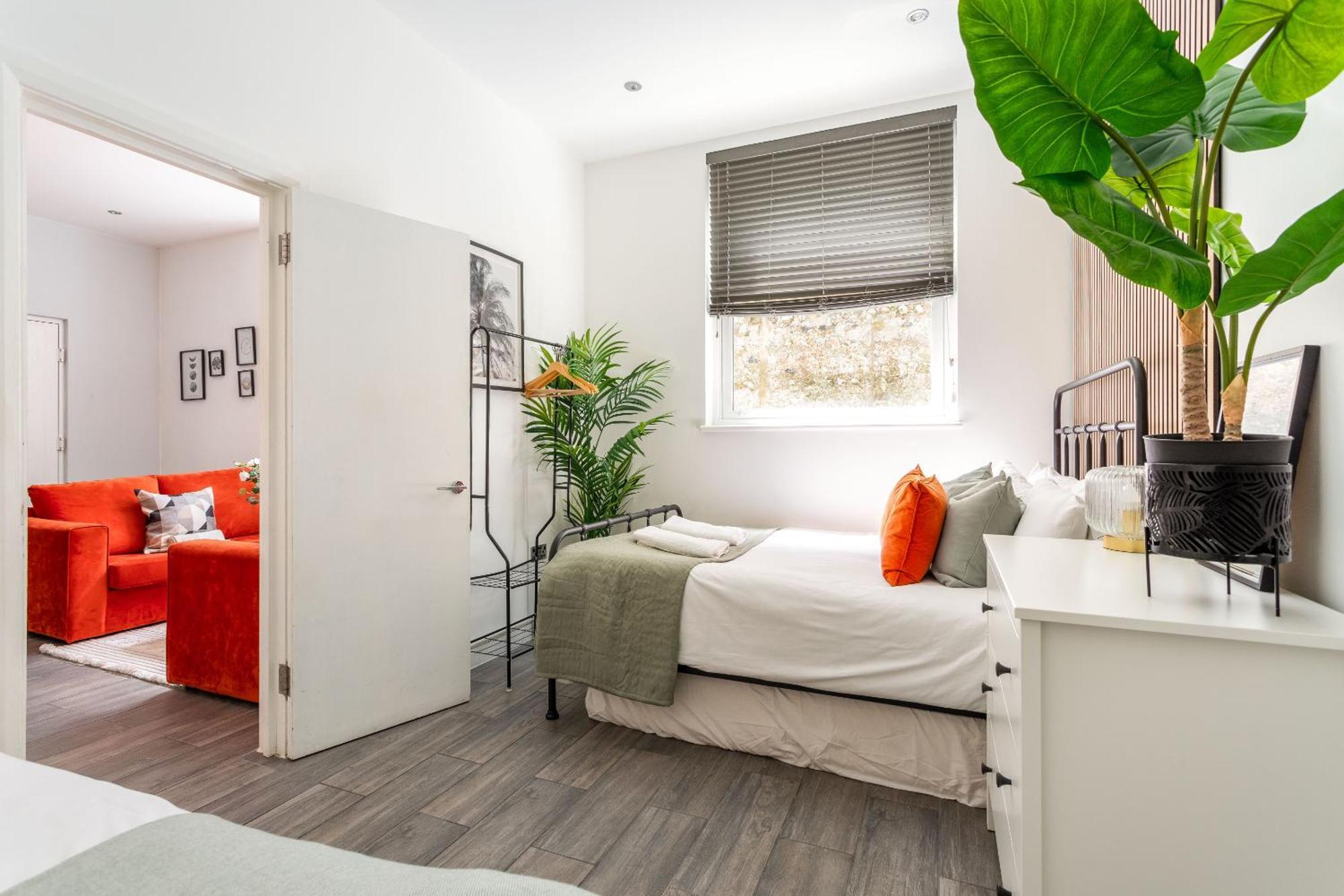 2 Bedroom House By Short Lets & Serviced With Free Wifi & Terrace Holiday home Brighton